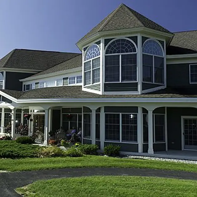 Woodlands_Senior_Living_Outside