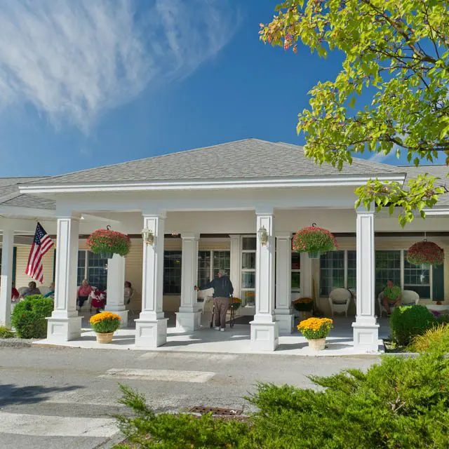 Woodlands_Senior_Living_Outside