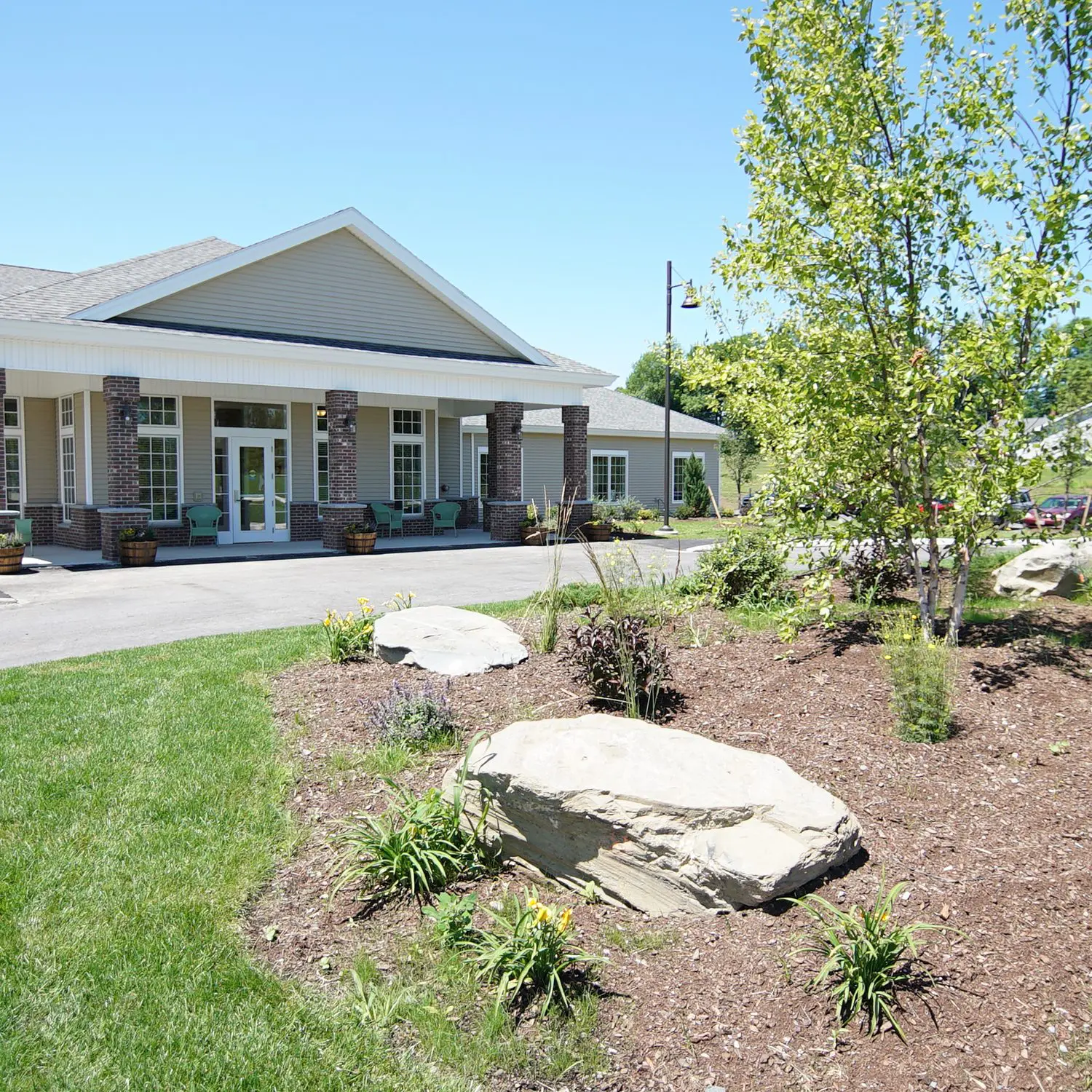 Woodlands_Senior_Living_Outside